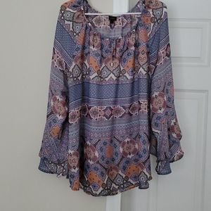 Flowy light top with flowy 3/4 sleeves